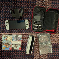 Nintendo Switch OLED screen With All Accessories And 2 Games