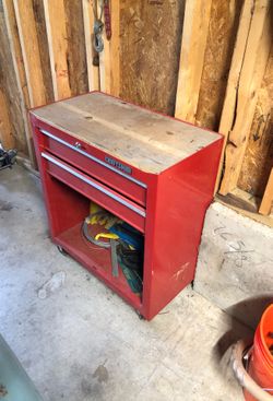 Craftsman rolling tool box