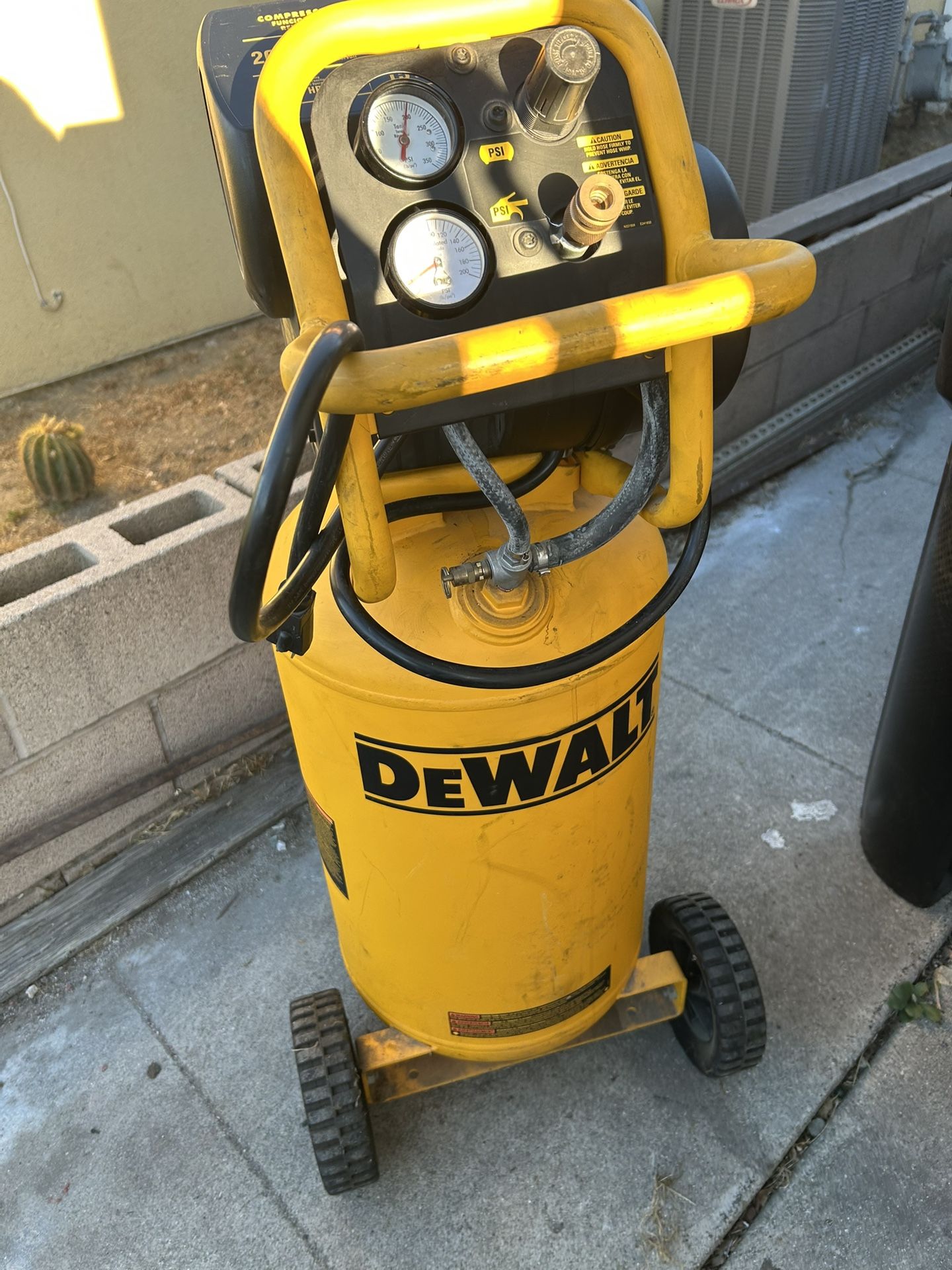 DEWALT 15 Gal. Portable Electric Air Compressor
