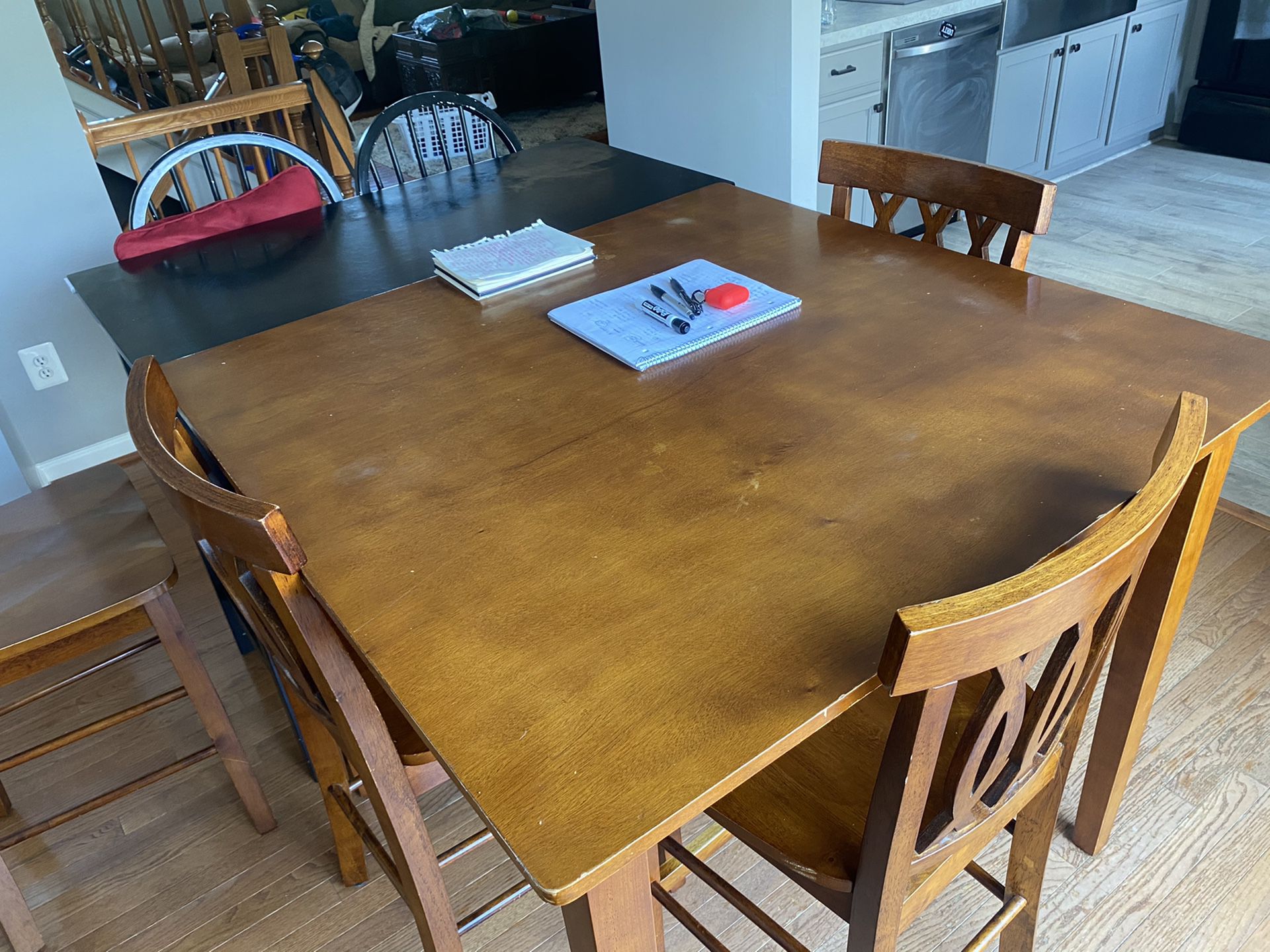 Kitchen Table & 4 Chairs [42 inches by 42 inches]