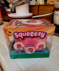 Squeeezy Peach Squishy