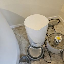 Automatic Cat Food Dispenser 