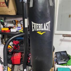 EVERLAST Punching Bag With Stand. 