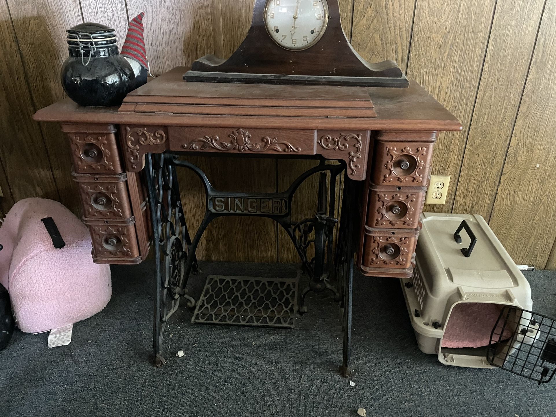 Singer Antique Sewing Machine 