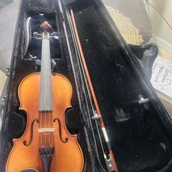 Full Size Violin 4/4 with Case & Bow – Excellent Condition