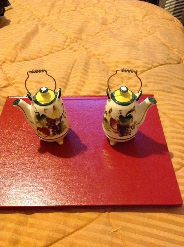 Vintage relco tea pot salt and pepper shakers