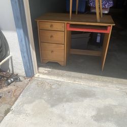 Kids desk