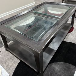 FREE Coffee Table With 2 Matching End Tables