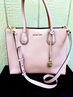Michael Kors  soft pink Large Mercer Tote BRAND NEW NEVER USED !!!Retail price in stores- $338.