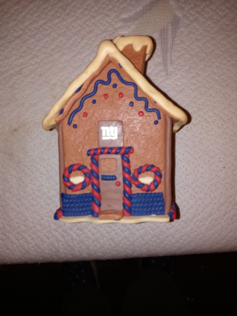 Official NFL Collectible New York Giants Plastic Composite Ginger Bread House Christmas Decoration Mantelpiece Xcetera
