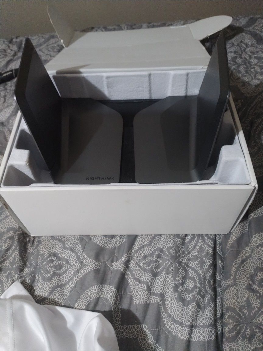 NETGEAR NIGHTHAWK RAX80
8 Stream