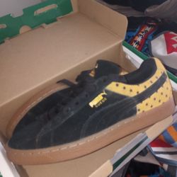 Pumas Size 8 Black N Gold Fusion Stars 