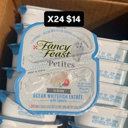 Purina Fancy Feast Petites Ocean Whitefish Entree with Tomato in Gravy Gourmet Wet Cat Food Pate 