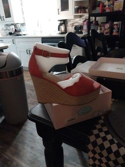 Women's New Inbox. Soda Size 9 Orange Wedge