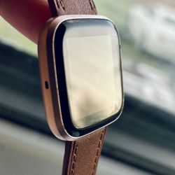 Versa 2 Smartwatch (With Charger)