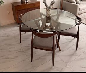 Dining table set