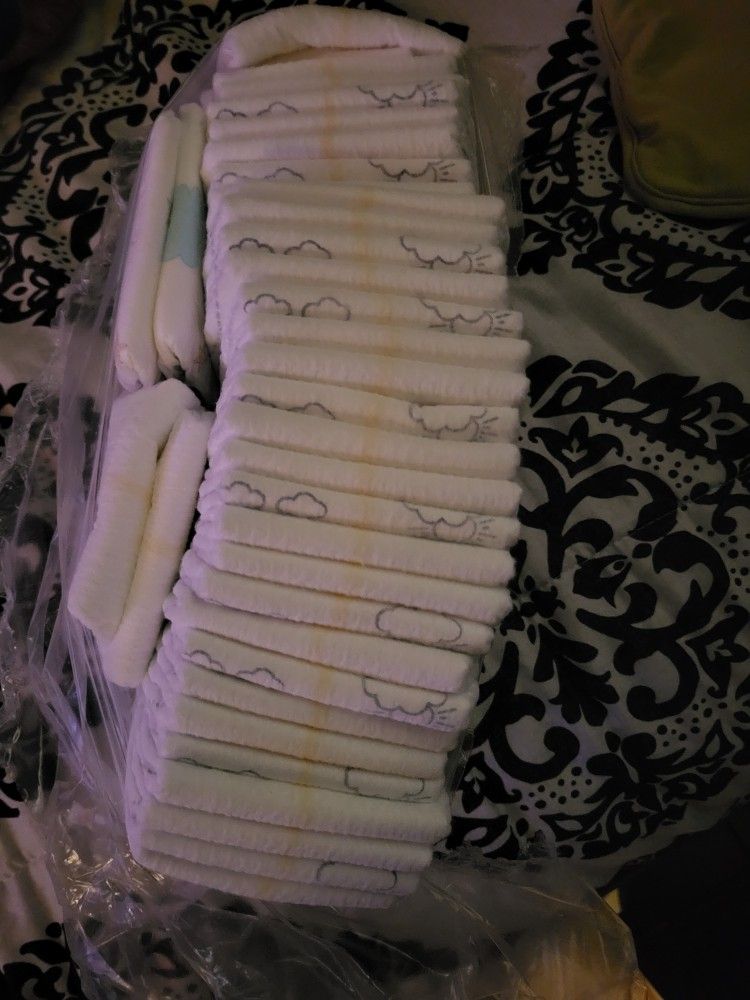 35 Newborn Diapers Swaddlers