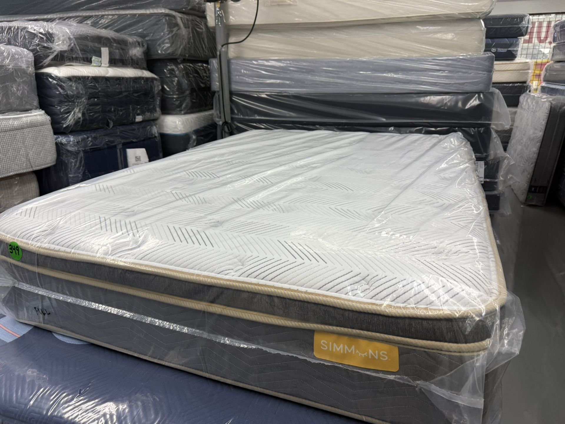 FULL SIZE SIMMONS BEAUTYREST EURO TOP MATTRESS & BOX SPRING BED SET