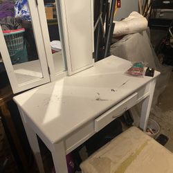 Small Desk/Vanity 