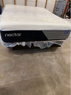 New queen bed
