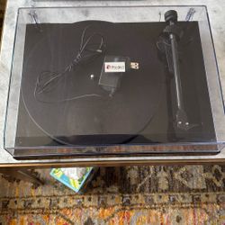 Pro-Ject Debut Carbon Turntable