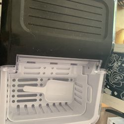 Frigidaire Portable Compact Ice Maker