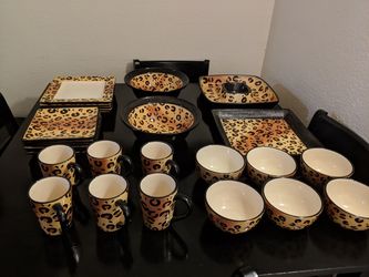 Set of leopard print dishes