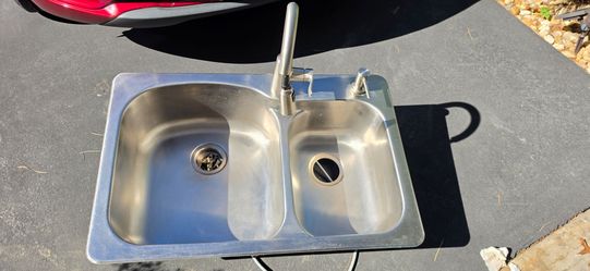 Glacier Bay double sink