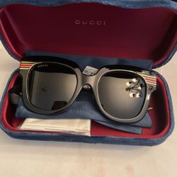 Woman’s Gucci Sunglasses 