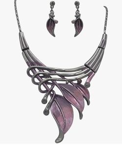 Rosemarie & Jubalee Women's Unbe-leaf-ably Stunning Crystal Rhinestone Accented Textured Metal Leaf Statement Necklace and Earrings