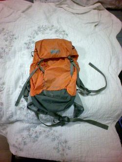 REI FLASH 22 HIKING BAG