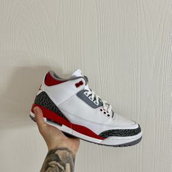 Jordan 3 Fire Red (Size 8.5)