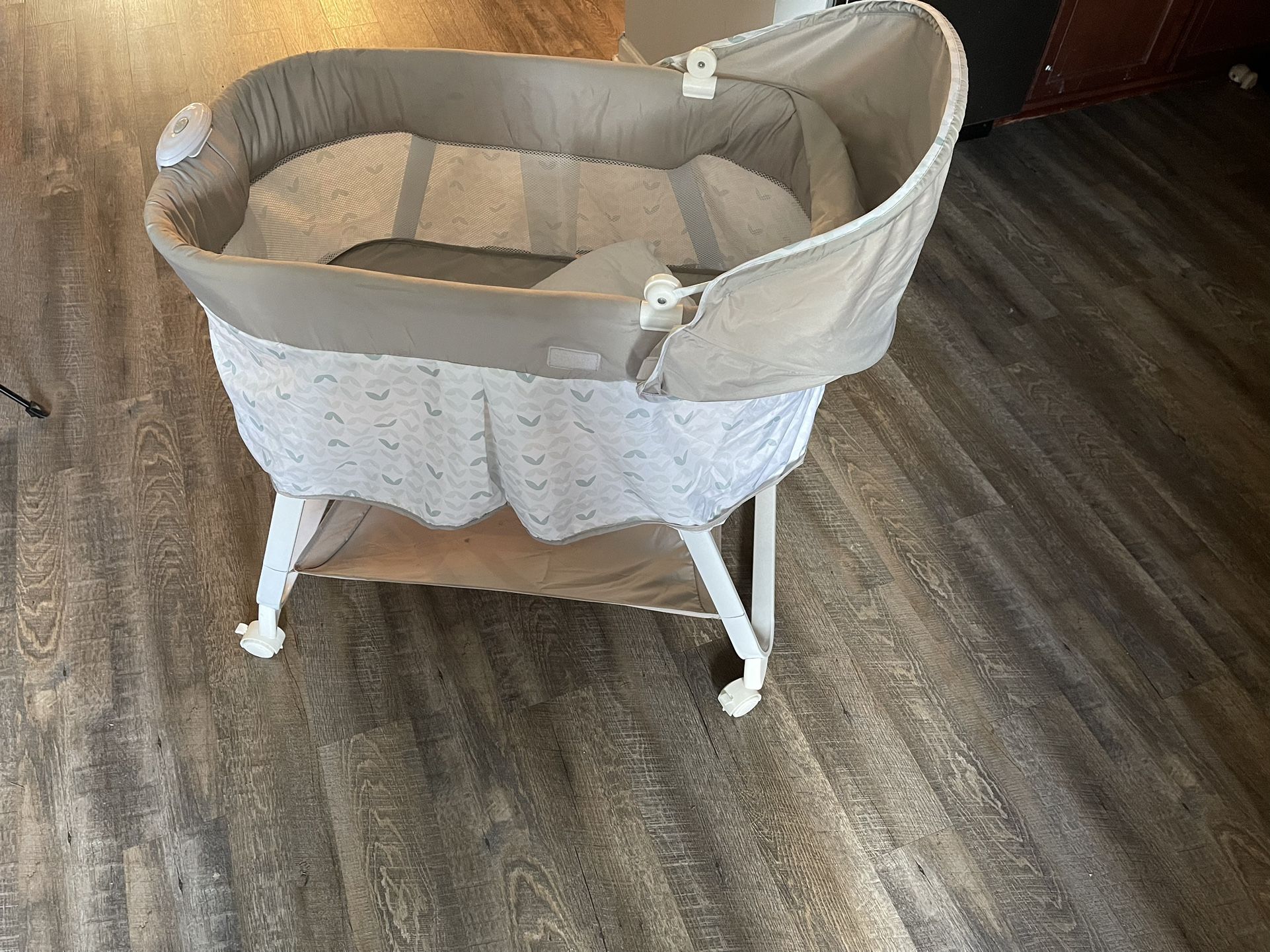 Ity by Ingenuity Snuggity Snug Soothing Vibrations Bassinet