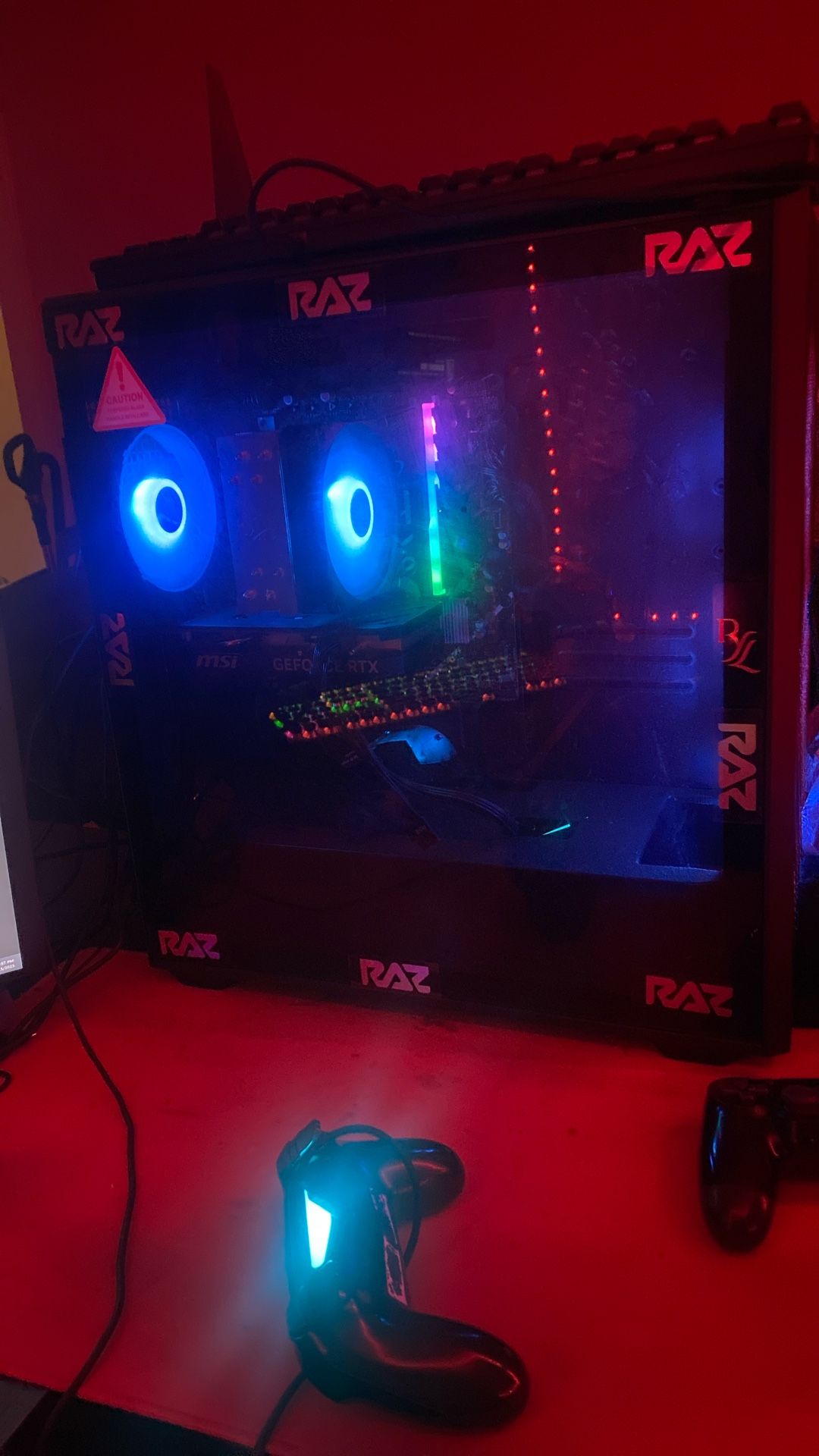 comes with 1 Monitor gaming pc