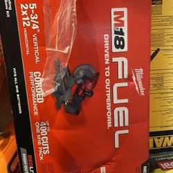 Milwaukee M18 FUEL 18V 10 in. Lithium-lon Brushless Cordless Dual Bevel Sliding Compound Miter Saw Kit with One 8.0 Ah Battery