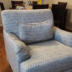 Couch And Love seat, Color Beige Fabric 