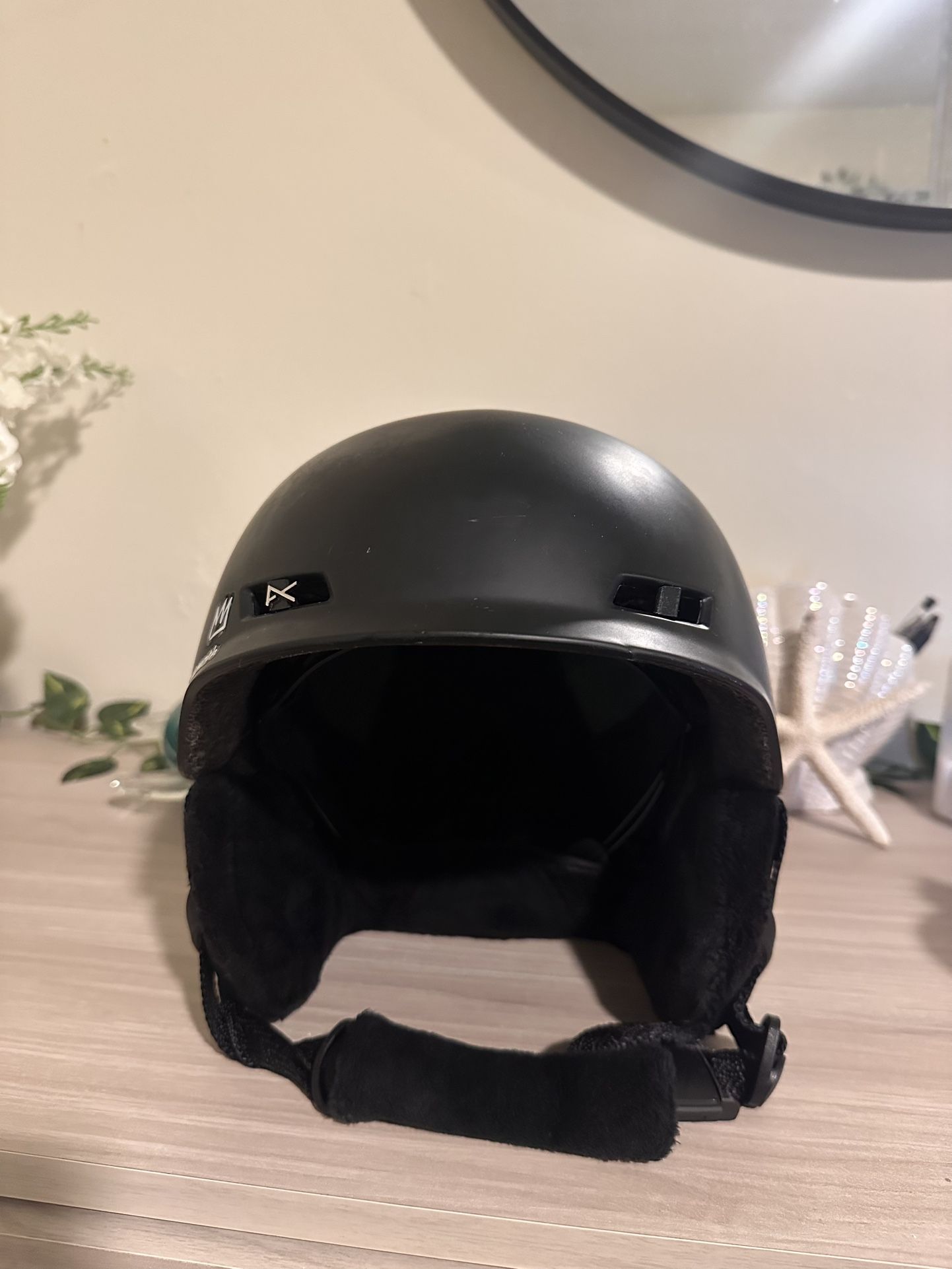 Size M Ski / Snowboard Helmet