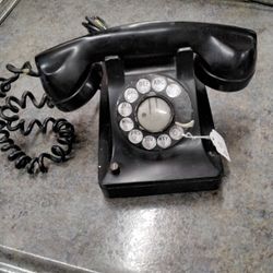 Vintage Black telephone- Located In Shelton 