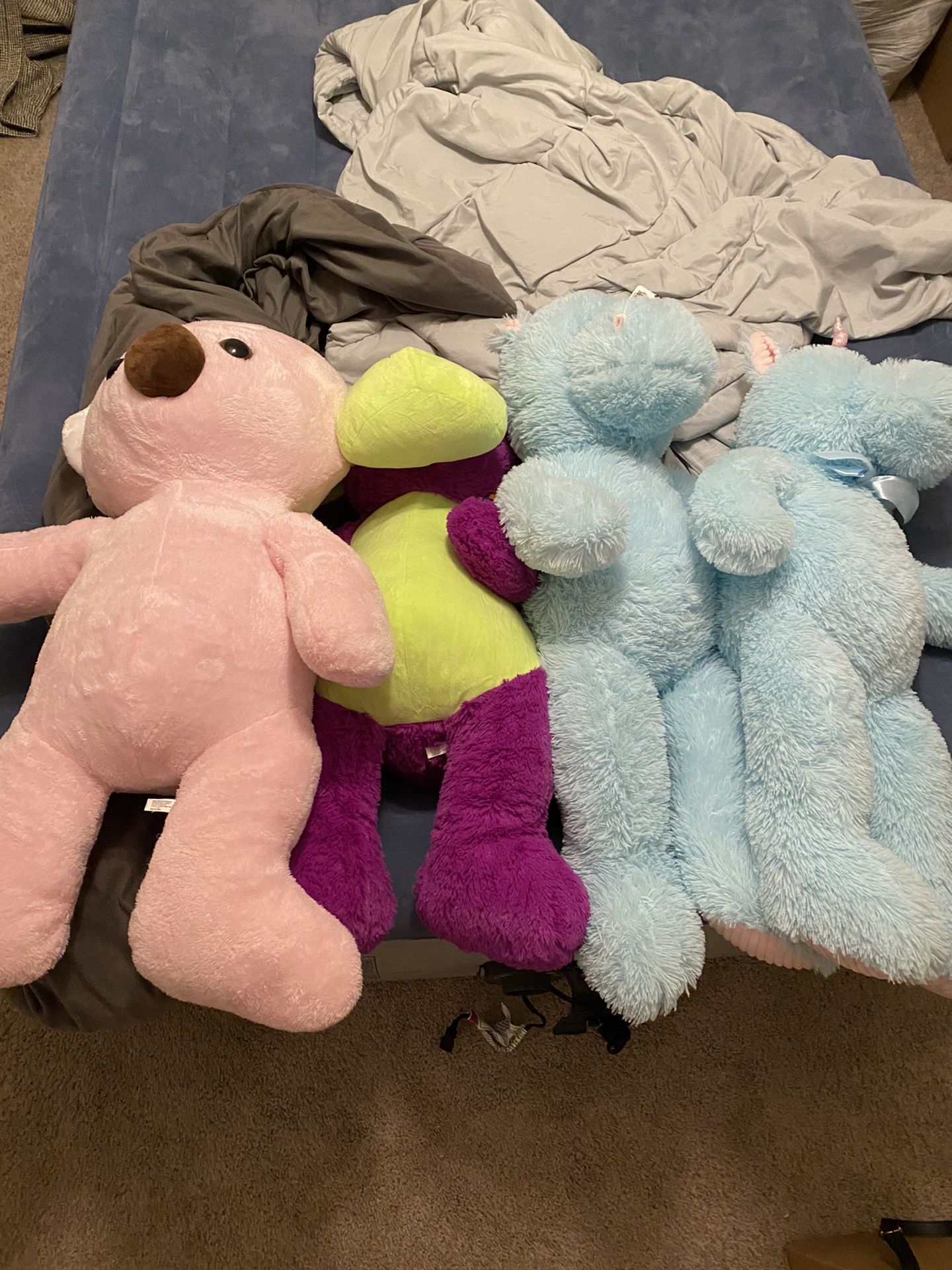 GIANT PLUSHIES