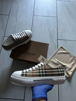 Burberry Men Shoes Size 9