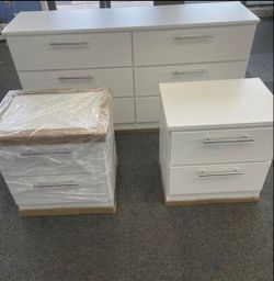 Dresser And 2 Nightstands  - Cómoda Y 2 Mesitas de noche