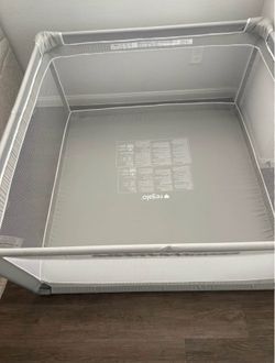 Baby play pen
