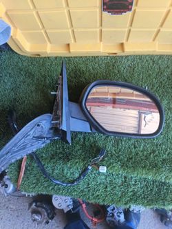 2006 Chevy suburban side mirror right side
