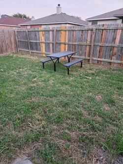 Picnic table