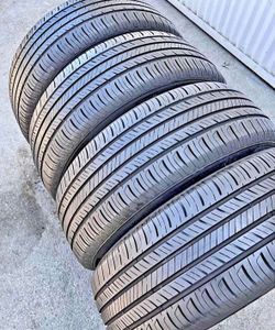 Set 235/60-18 Goodyear con el 80% de vida