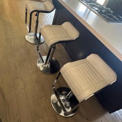 3 Bar Stools