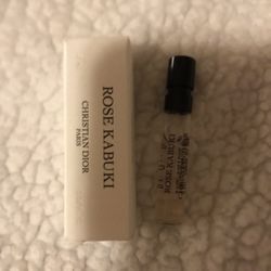 Dior rose kabuki perfume
