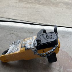 DEWALT FLEXVOLT 60V MAX 18in. Brushless Cordless Battery Powered Chainsaw (Tool Only) Missing Chainsaw Bar 