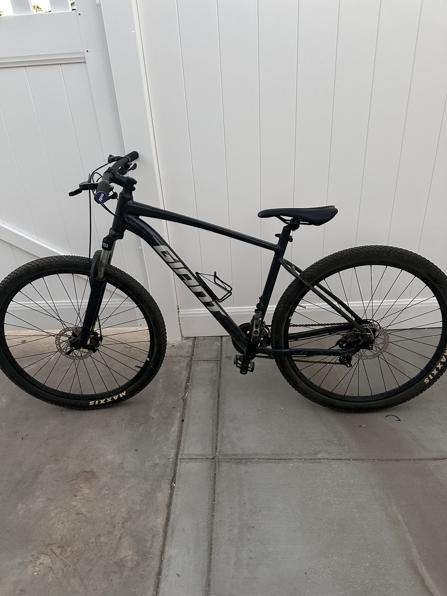 Mountain Bike(Giant Talon 4)
