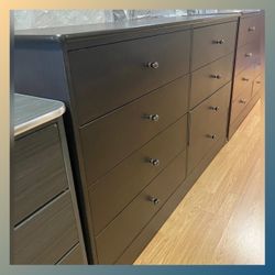 Dresser/ Eight drawers dresser